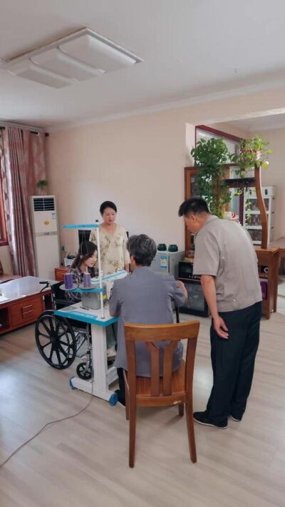 《輪椅上的縫紉機》劇照