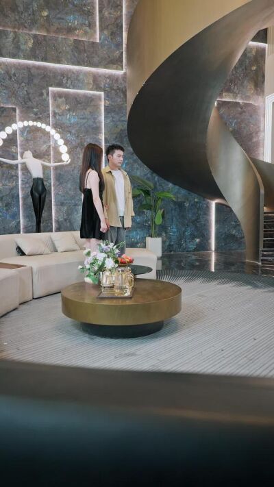 《妖孽下山，师姐又飒又美》剧照