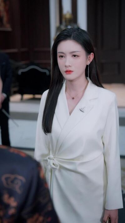 《妖孽下山，师姐又飒又美》剧照