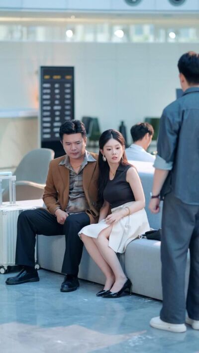 《隱忍三年，我亮出身份她後悔了》劇照