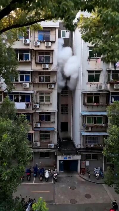 《穿过火光的人》剧照