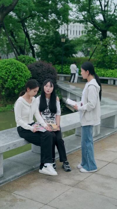 《我一個鬼差你讓我跟校花領證》劇照