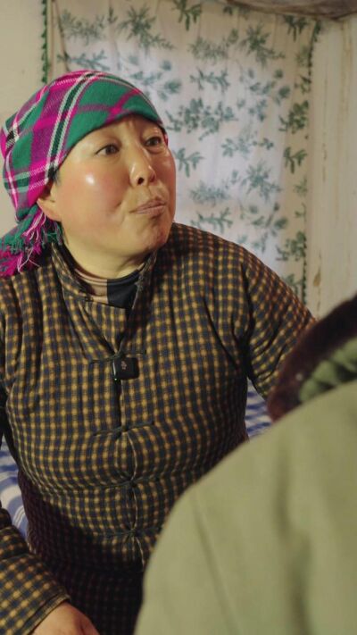 《新婚窗影：爱在谜雾中》剧照