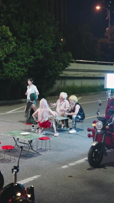 《四个黄毛义父托举我的清北路》剧照