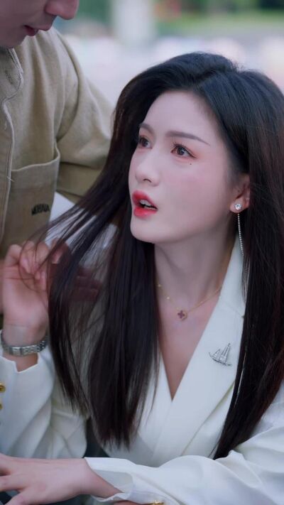 《妖孽下山，师姐又飒又美》剧照