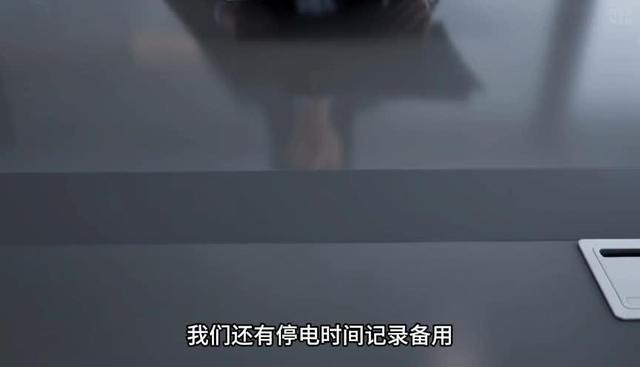《物流園老闆以為我不敢搬，我連夜開走三百輛》劇照