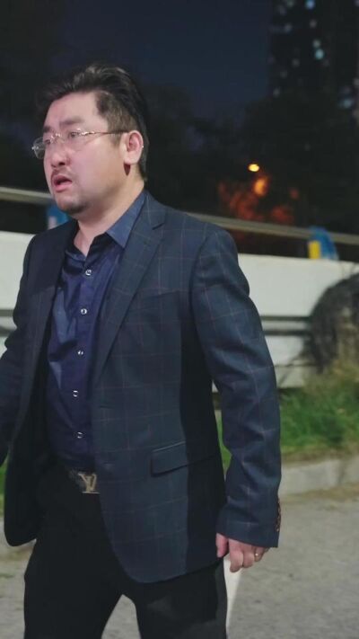《四个黄毛义父托举我的清北路》剧照