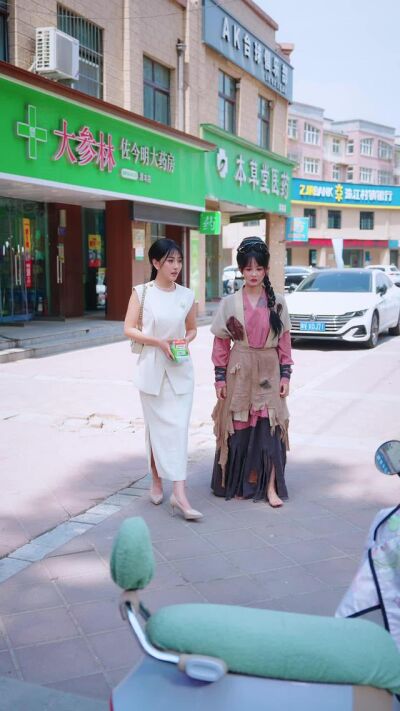 《双穿古今，长姐打工狂致富》剧照