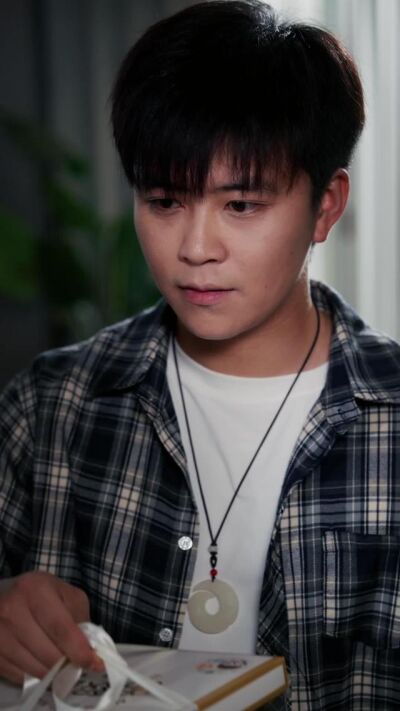 《左眼通幽，右眼观龙》剧照