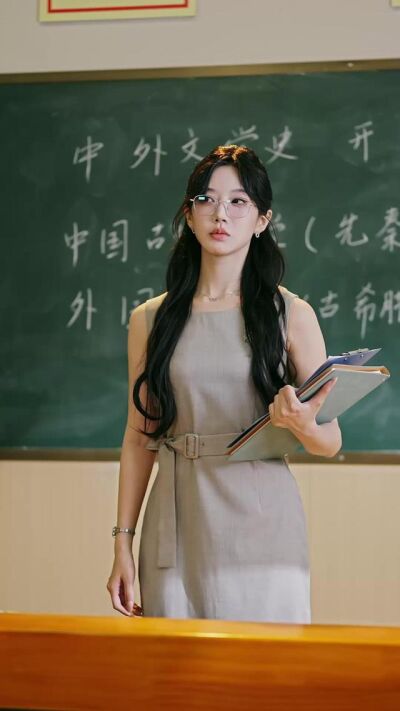 《許諾渝生，姐姐閨蜜竟是我大學教授》劇照