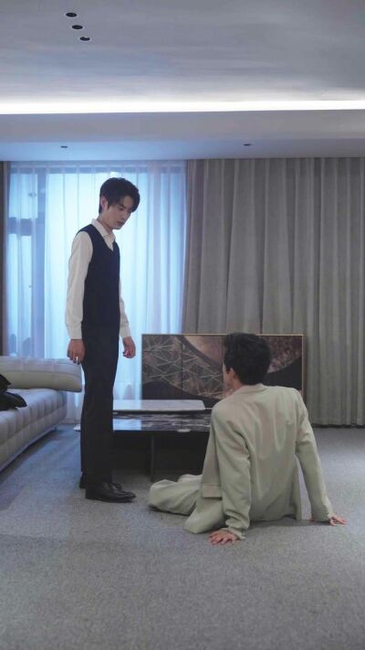 《归来后我踩碎所有偏见》剧照