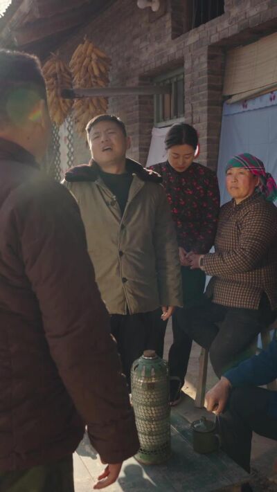 《新婚窗影：爱在谜雾中》剧照