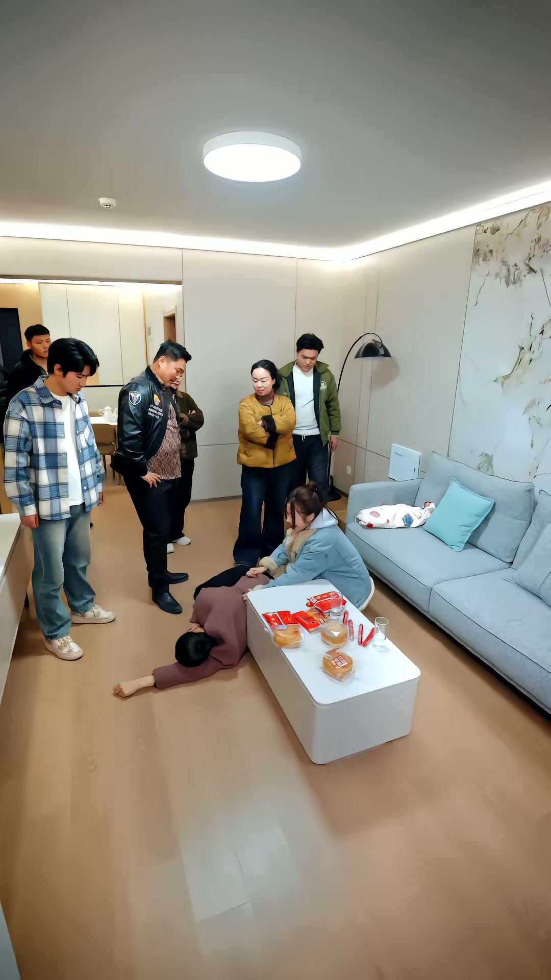 《末世我在卡BUG，你們哭什麼》劇照