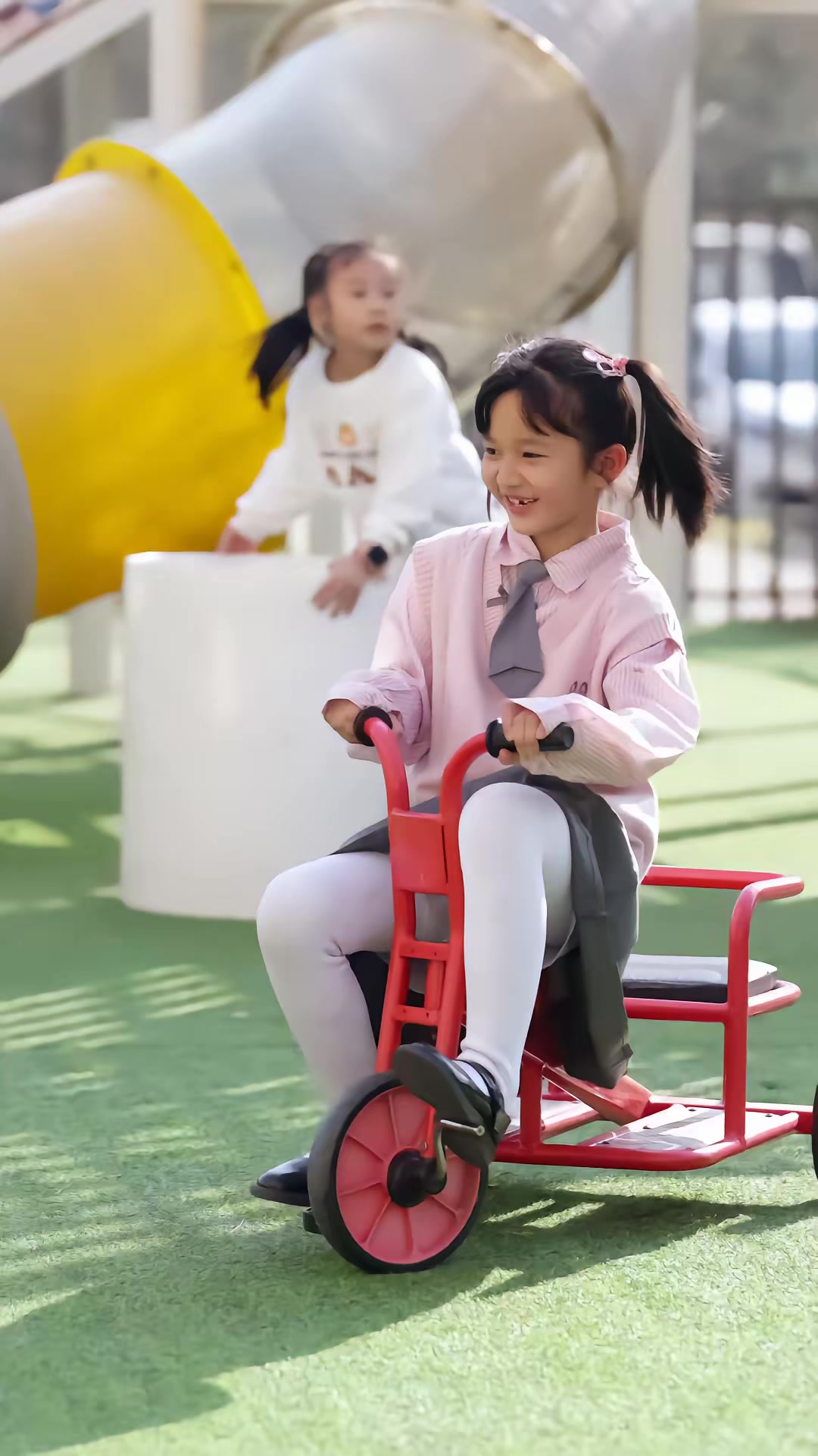 《美少妇携痞帅护宝智降群魔》剧照