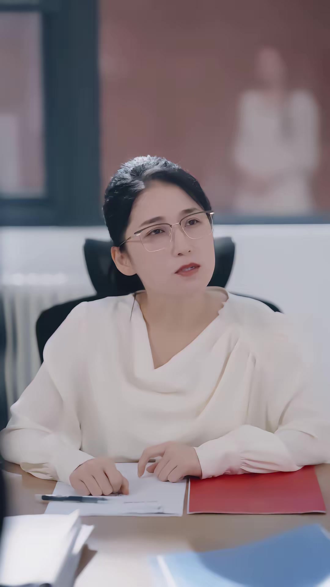 《傲嬌小青梅甜又黏，又在偷看我了》劇照