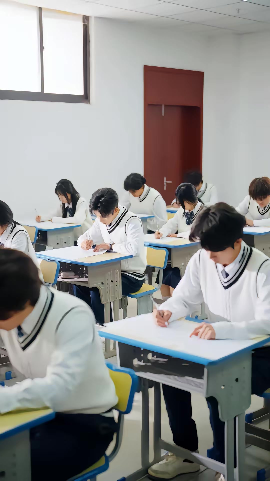《重回零七後，我靠競賽登頂巔峰》劇照