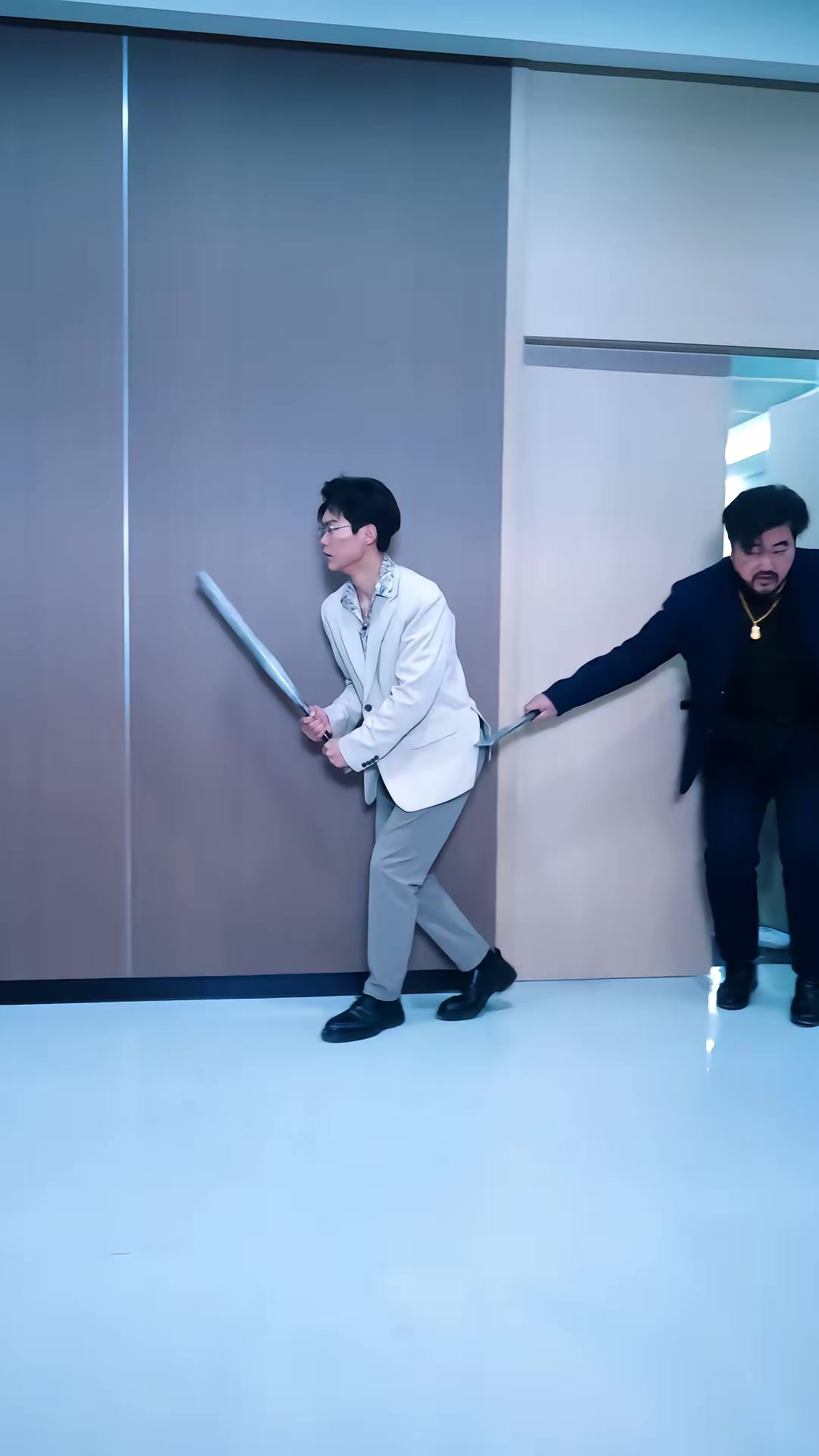 《末日降臨我獨自瀟灑》劇照