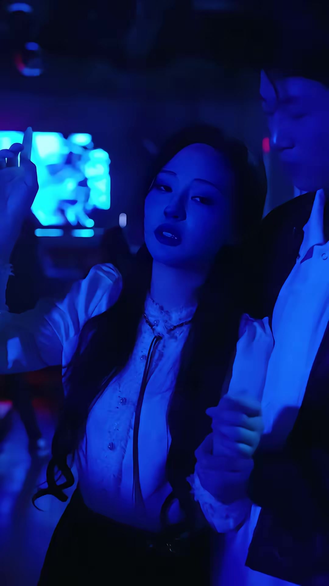《美少妇携痞帅护宝智降群魔》剧照