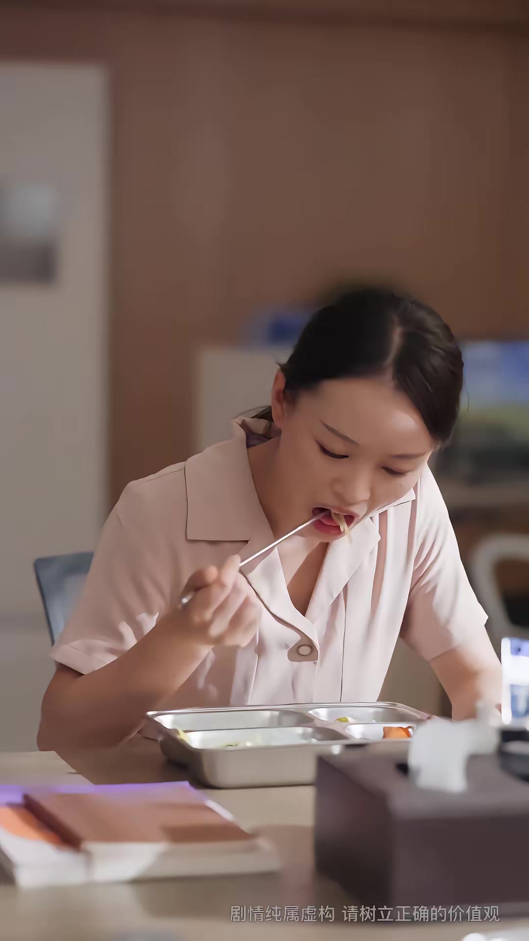 《我只想填飽肚子，卻成了全校之光》劇照