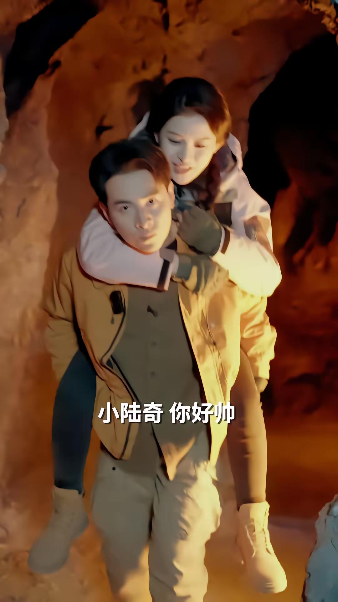 《荒野直播：我，食物链顶端的男人》剧照
