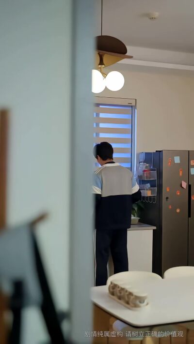 《我只想填飽肚子，卻成了全校之光》劇照