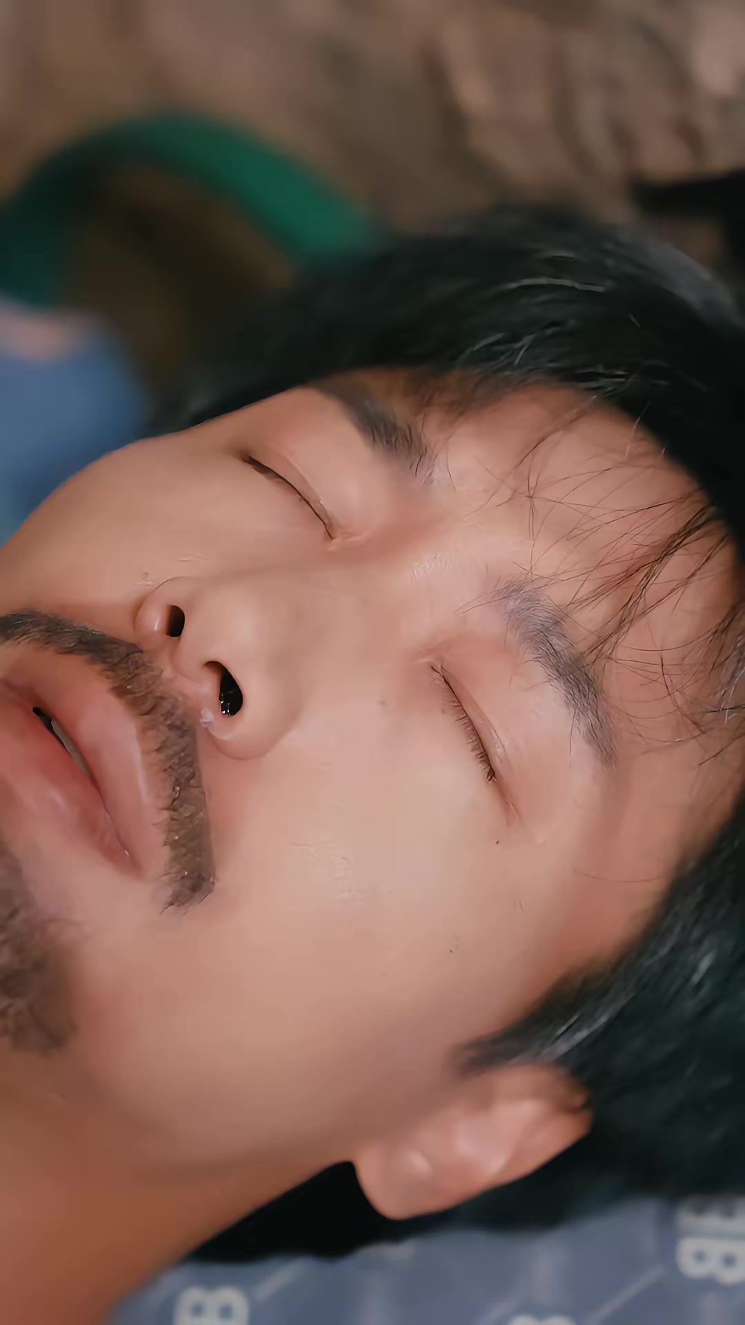 《人到中年：我的双眼可以看穿一切》剧照