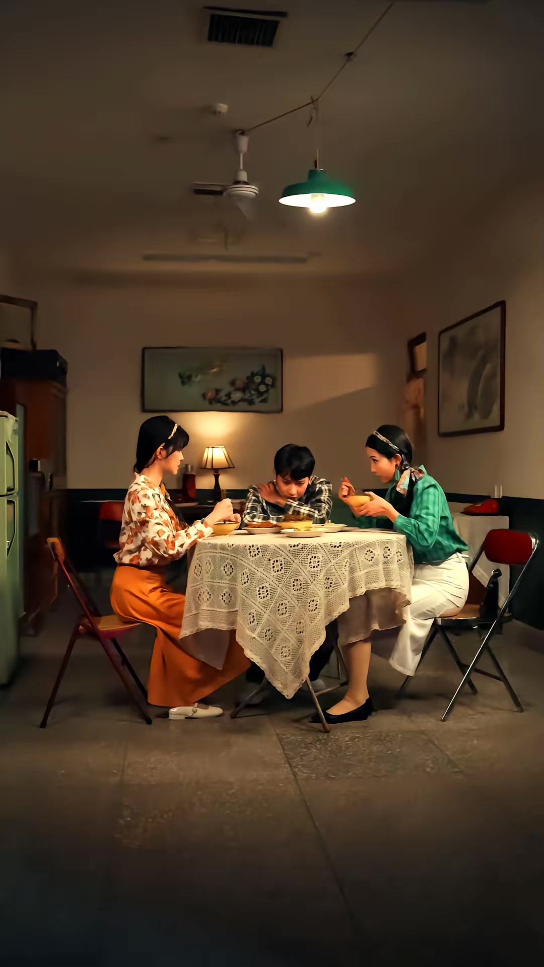 《暗金枭雄：开局踹翻恶组长》剧照