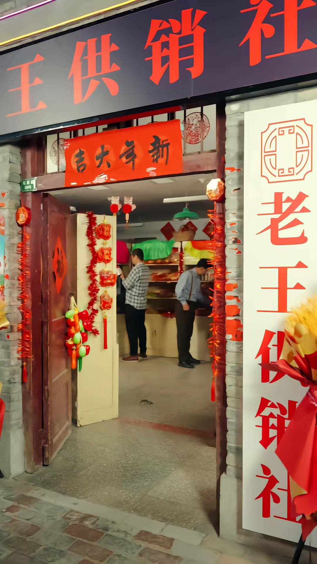 《暗金枭雄：开局踹翻恶组长》剧照