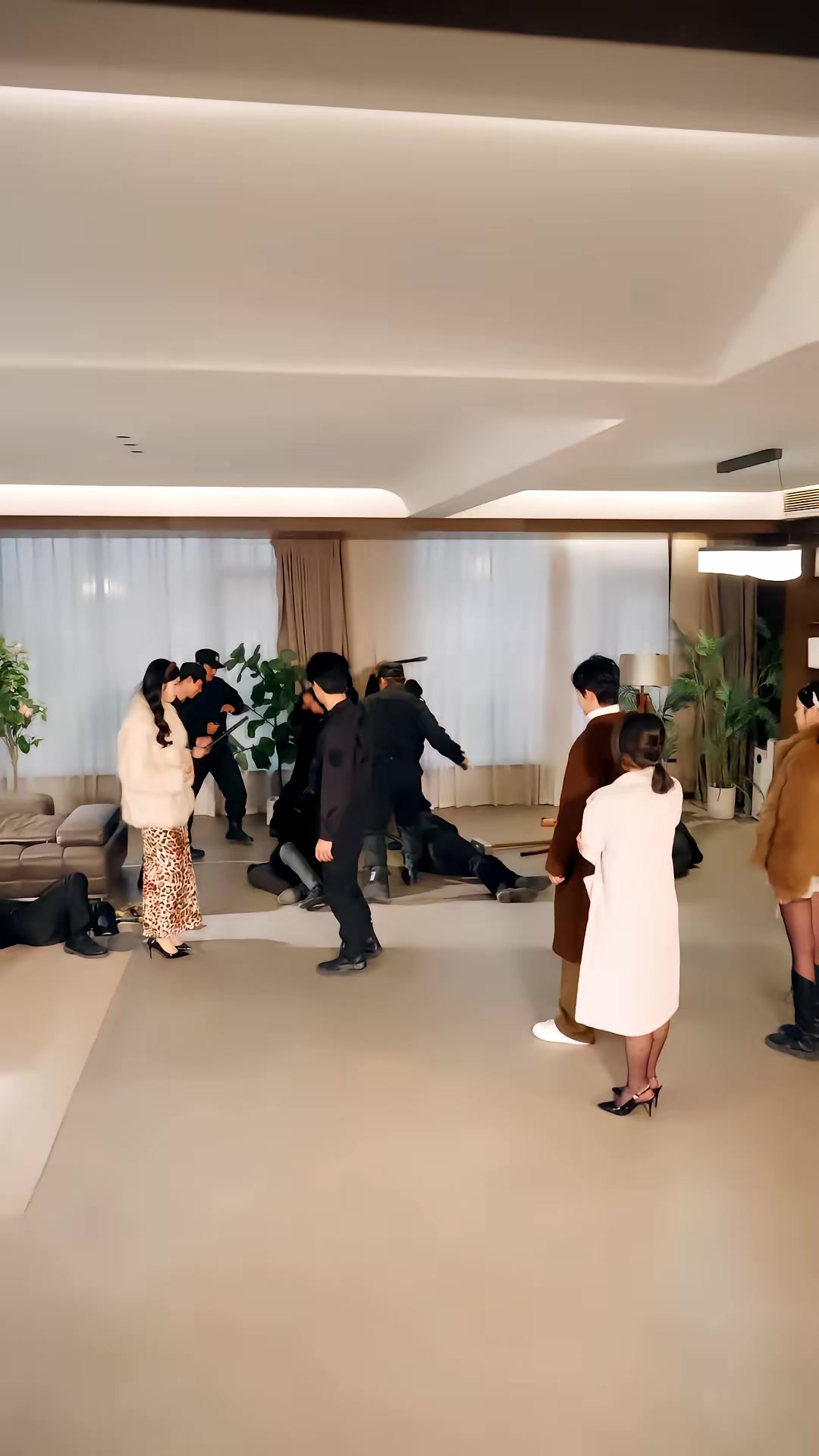 《极寒末世：我带队友绝境求生》剧照