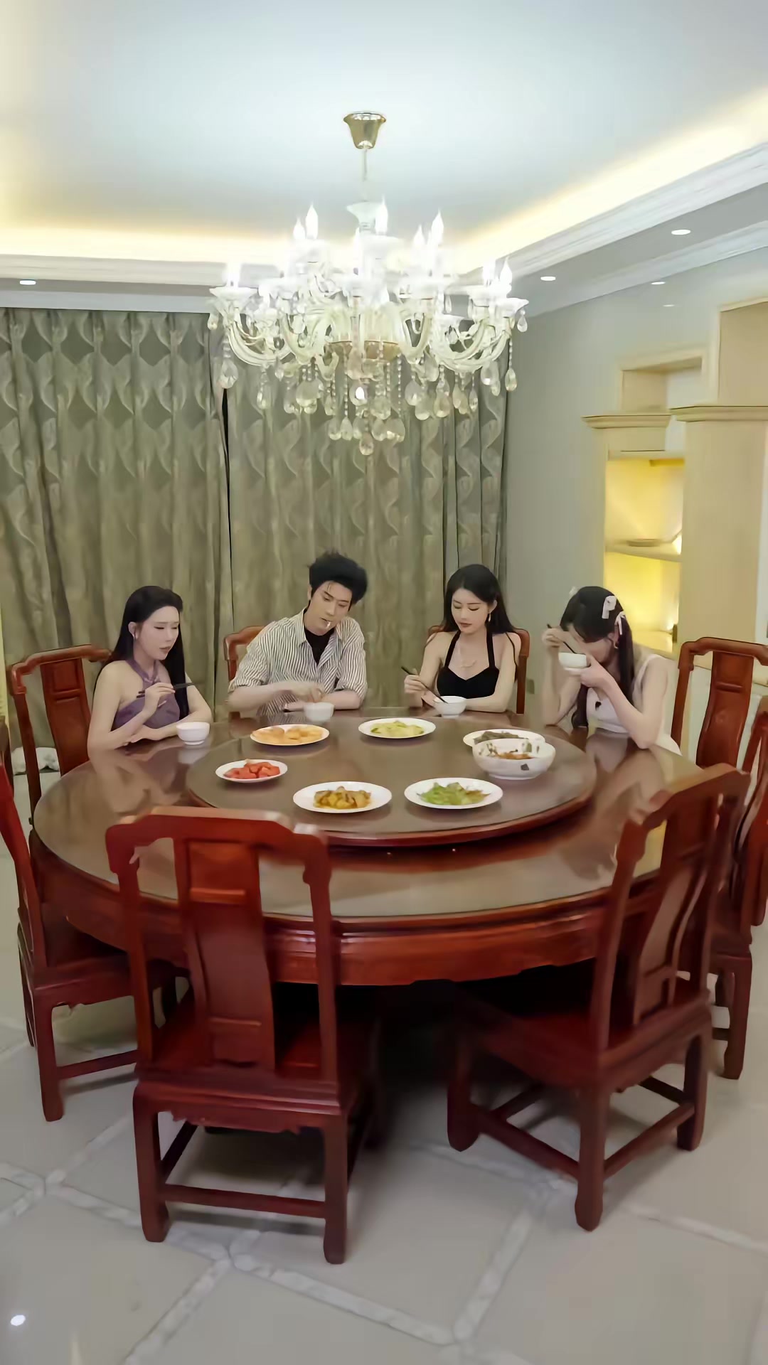《末世從女寢開始》劇照