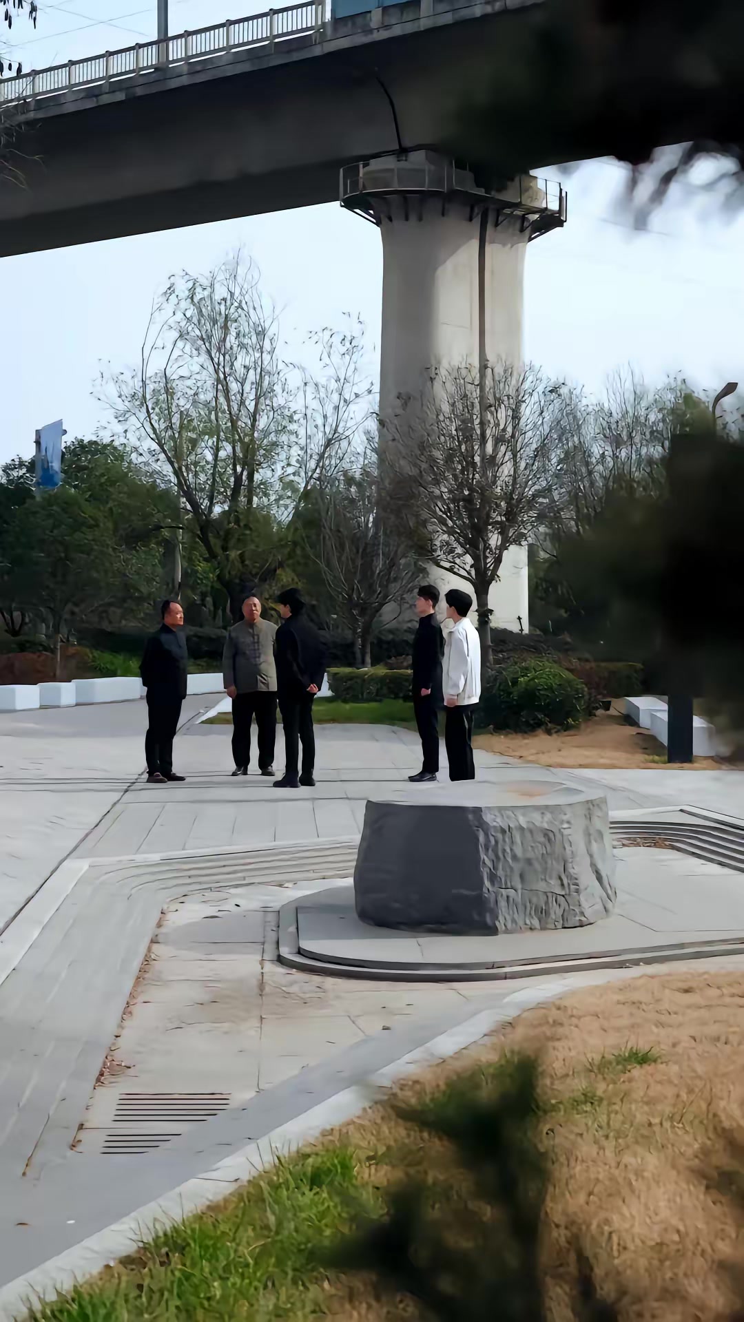 《一覺醒來，三個老頭叫我爹》劇照