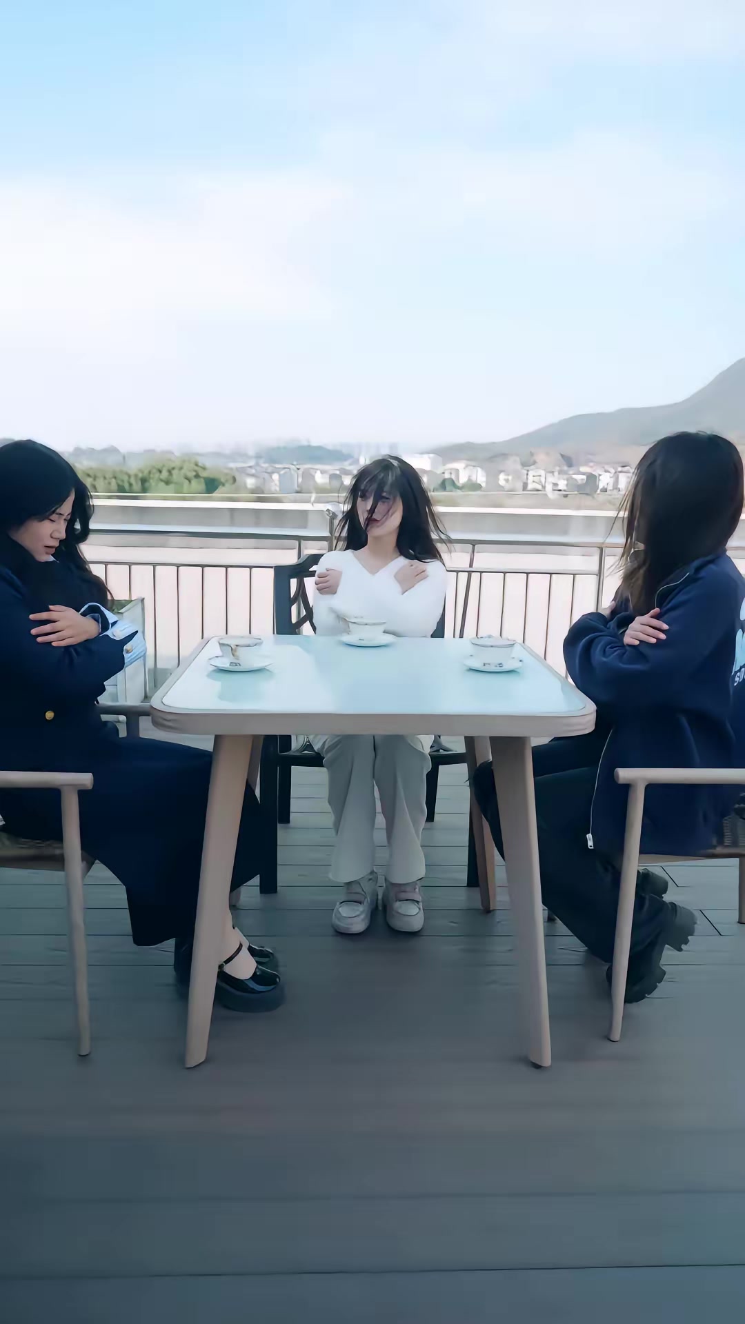 《極寒末世：我帶隊友絕境求生》劇照