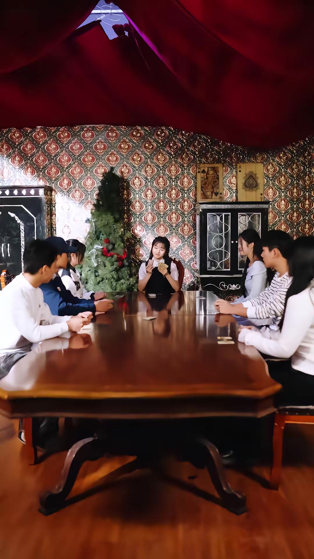 《傲嬌小青梅甜又黏，又在偷看我了》劇照