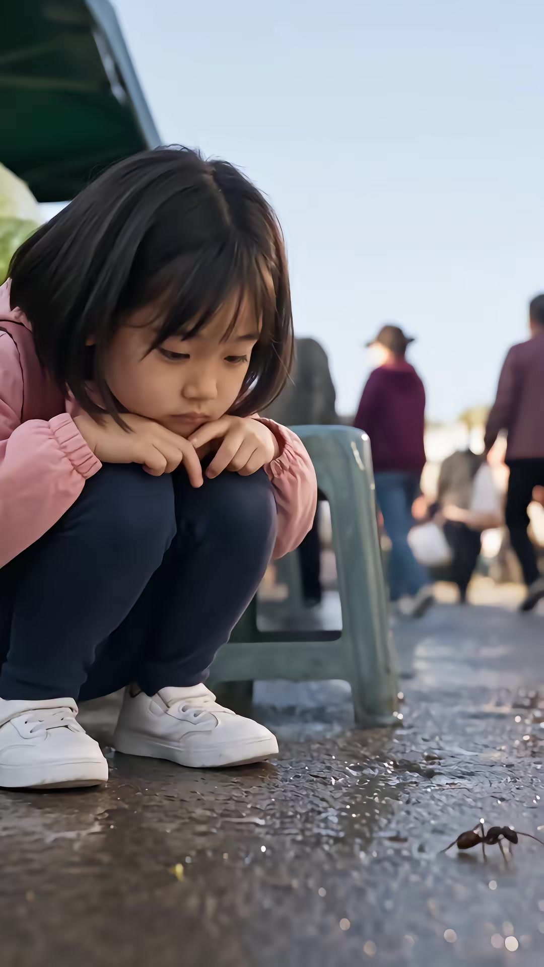 《饥荒绝境，米粒的树洞通未来》剧照