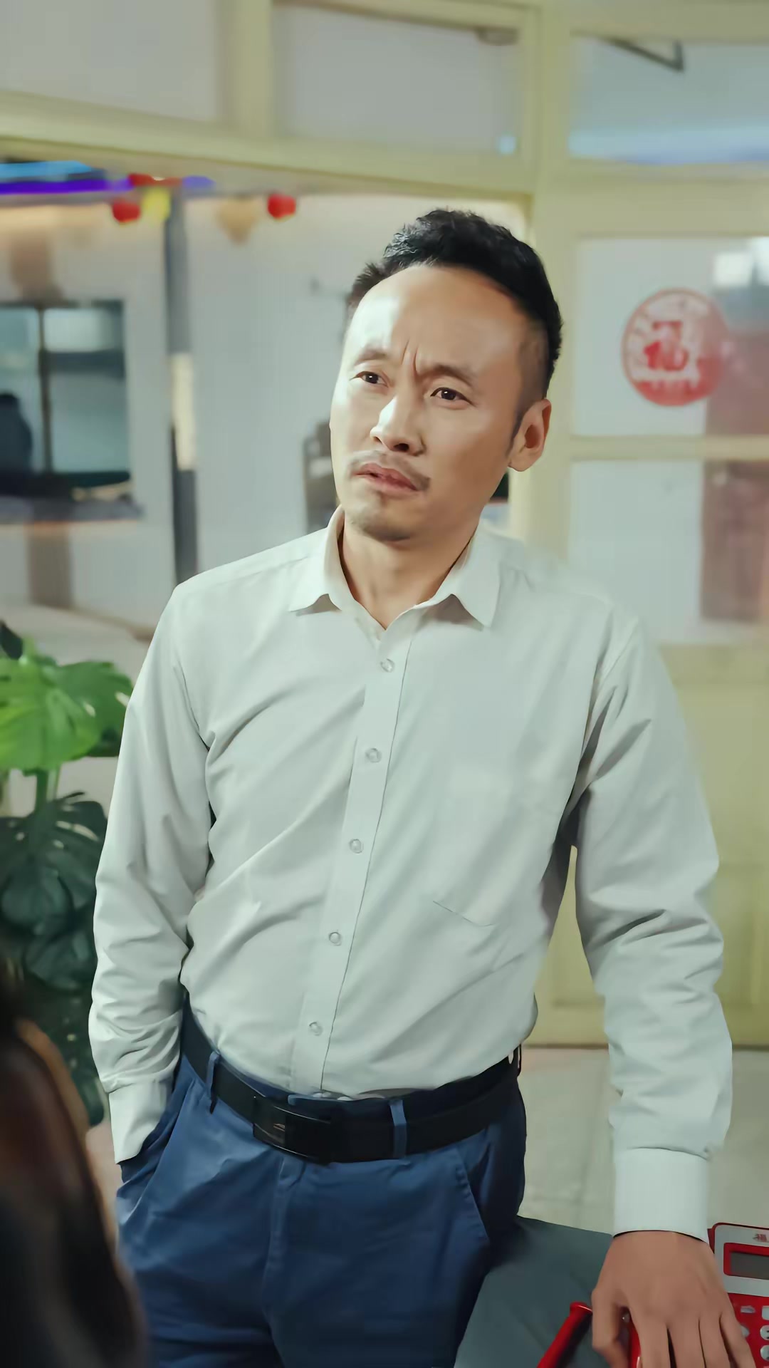 《暗金枭雄：开局踹翻恶组长》剧照