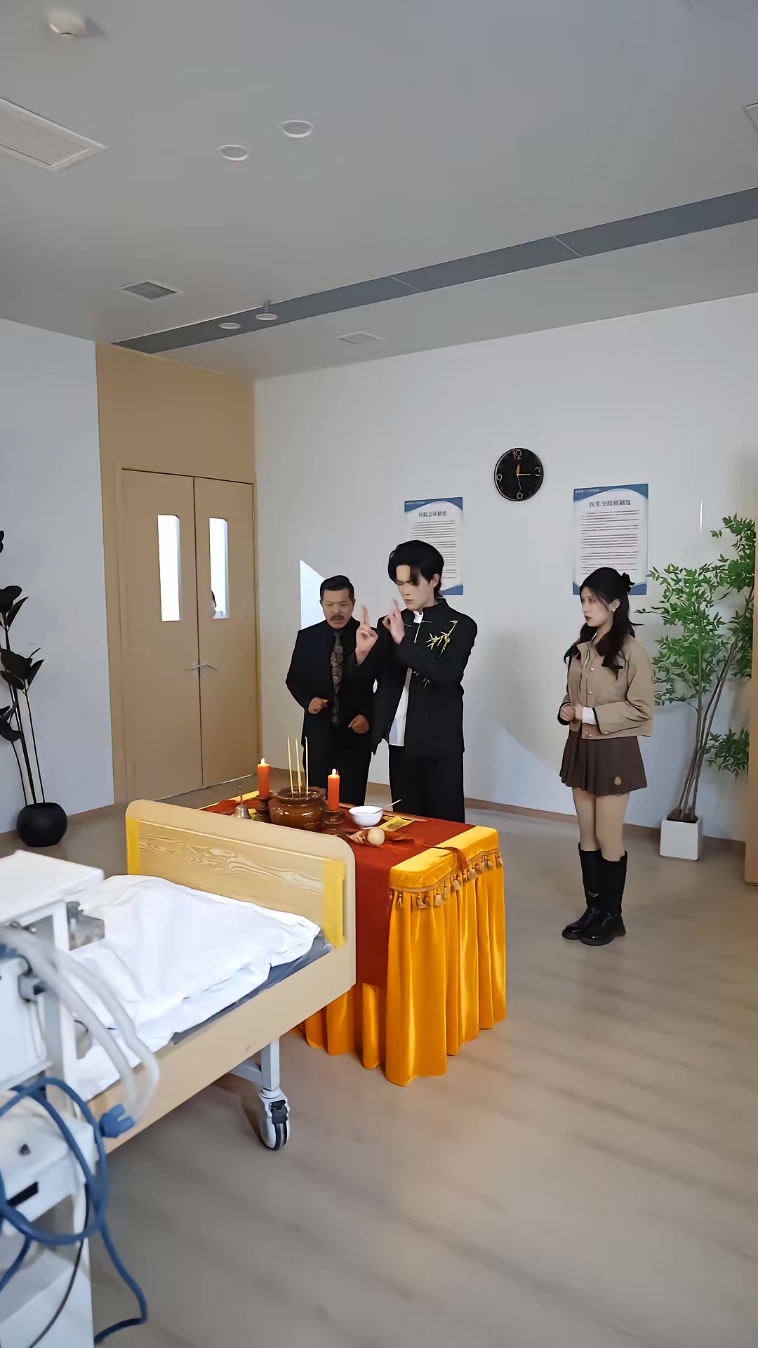 《邪祟迷局：重生少年護校花》劇照