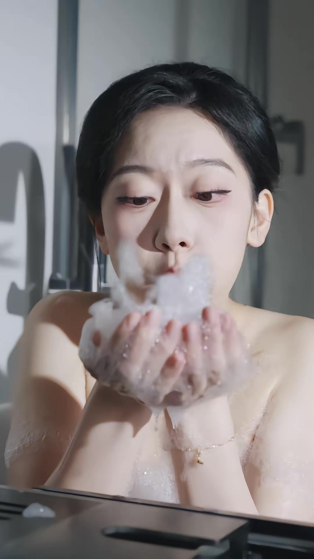 《末日降臨我獨自瀟灑》劇照