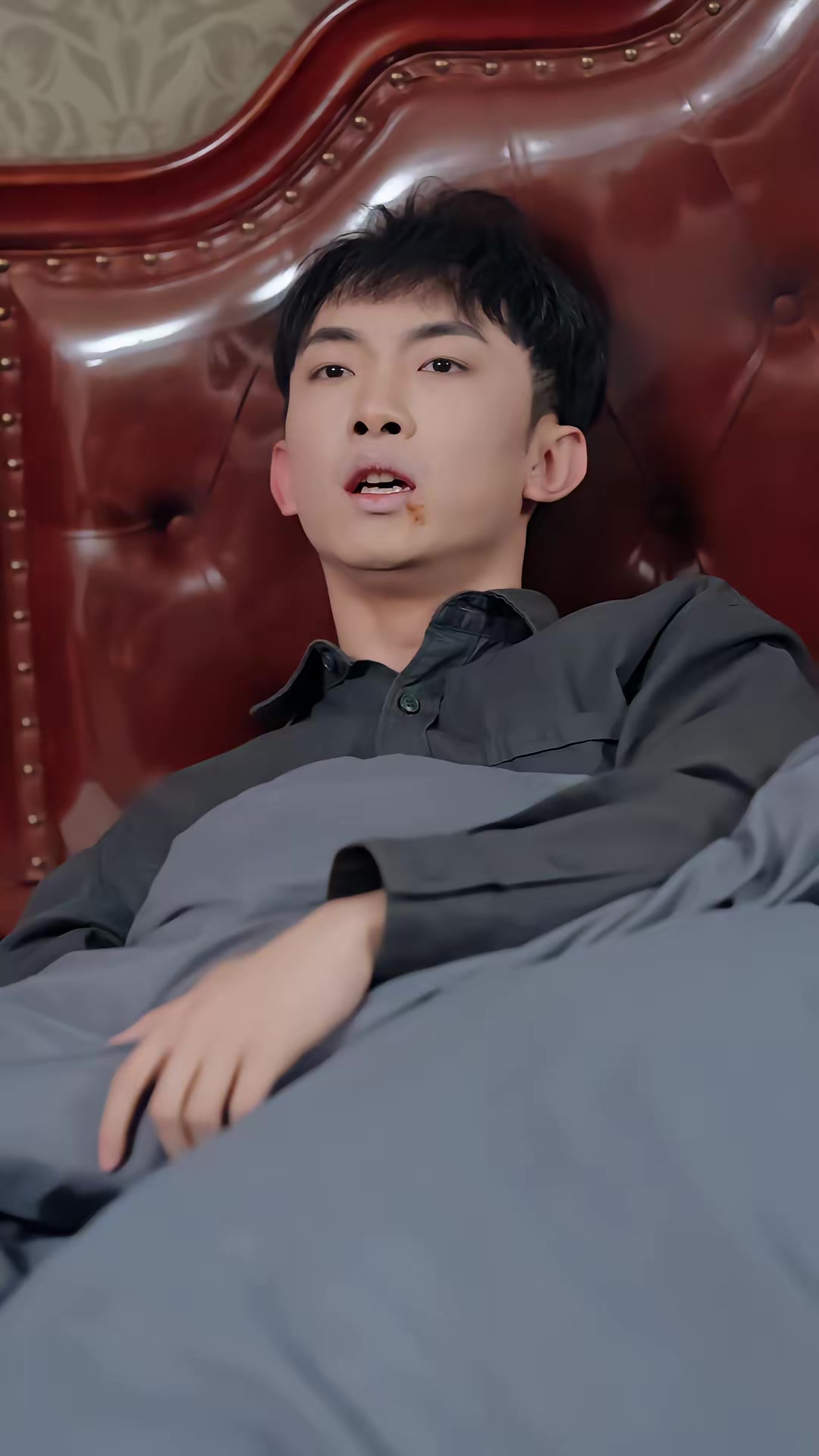 《邪祟迷局：重生少年護校花》劇照