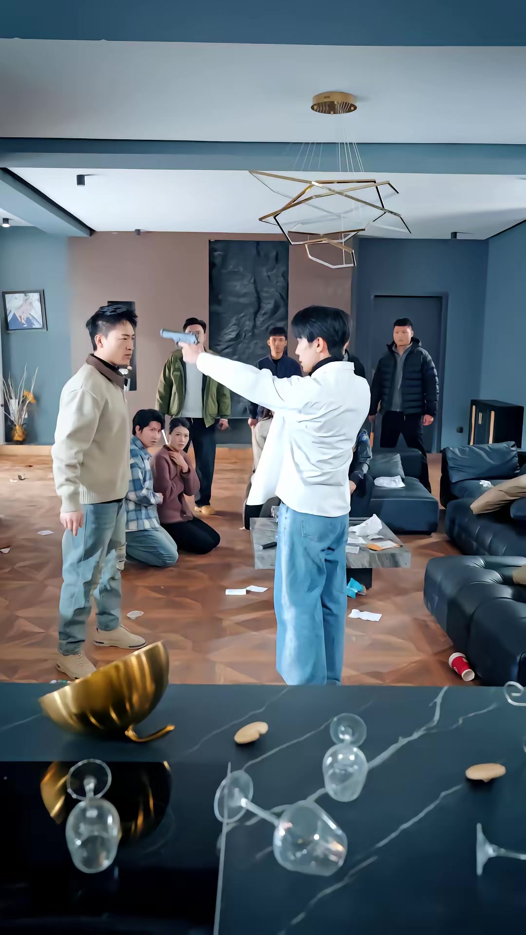 《末世我在卡BUG，你們哭什麼》劇照