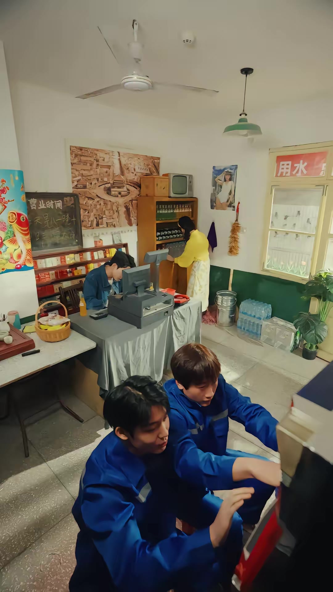 《暗金枭雄：开局踹翻恶组长》剧照
