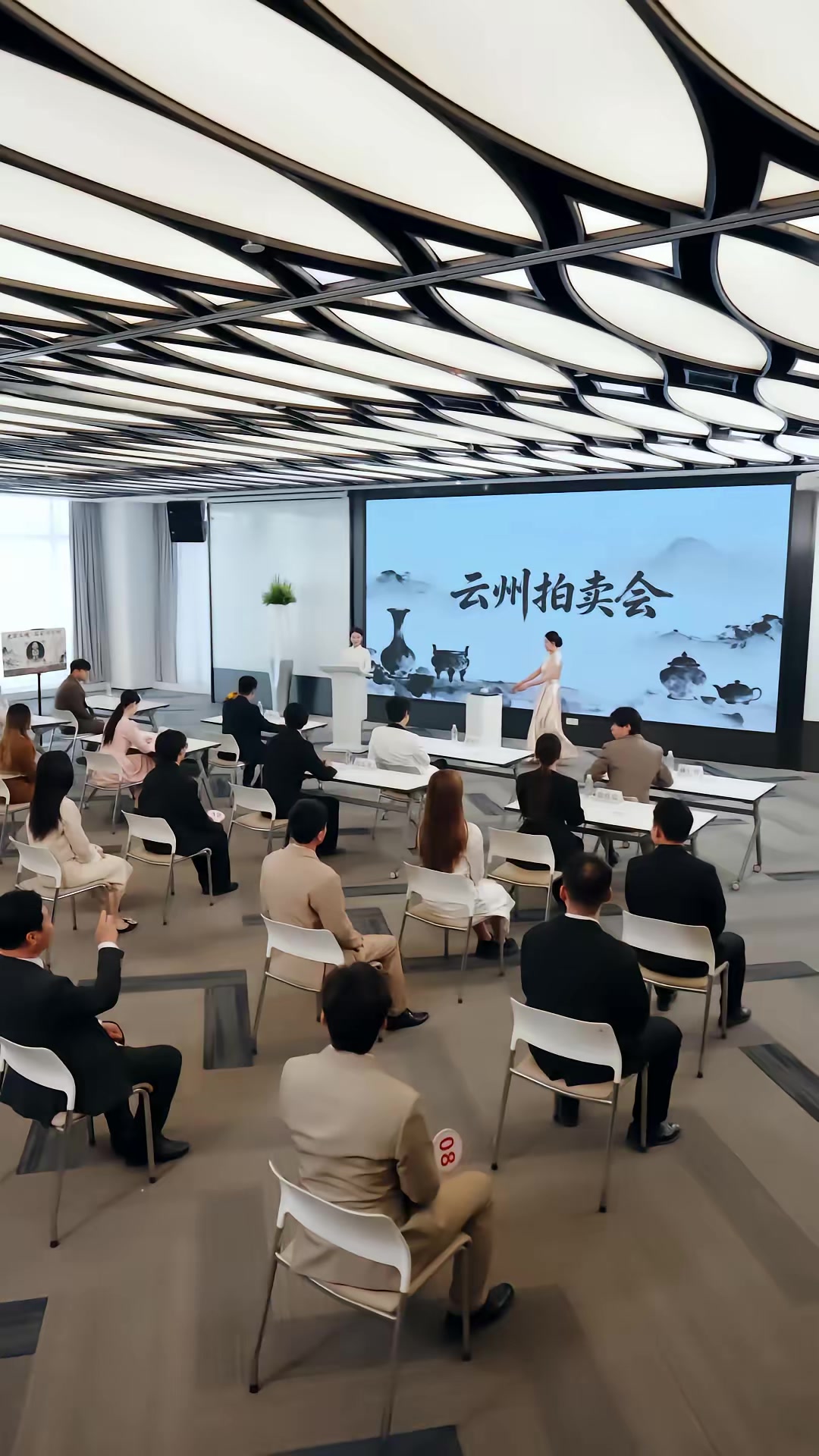《我孫子怎麼成鸚鵡了》劇照