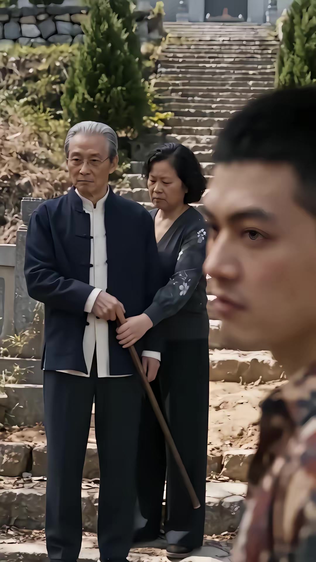 《我家院子不借道》剧照