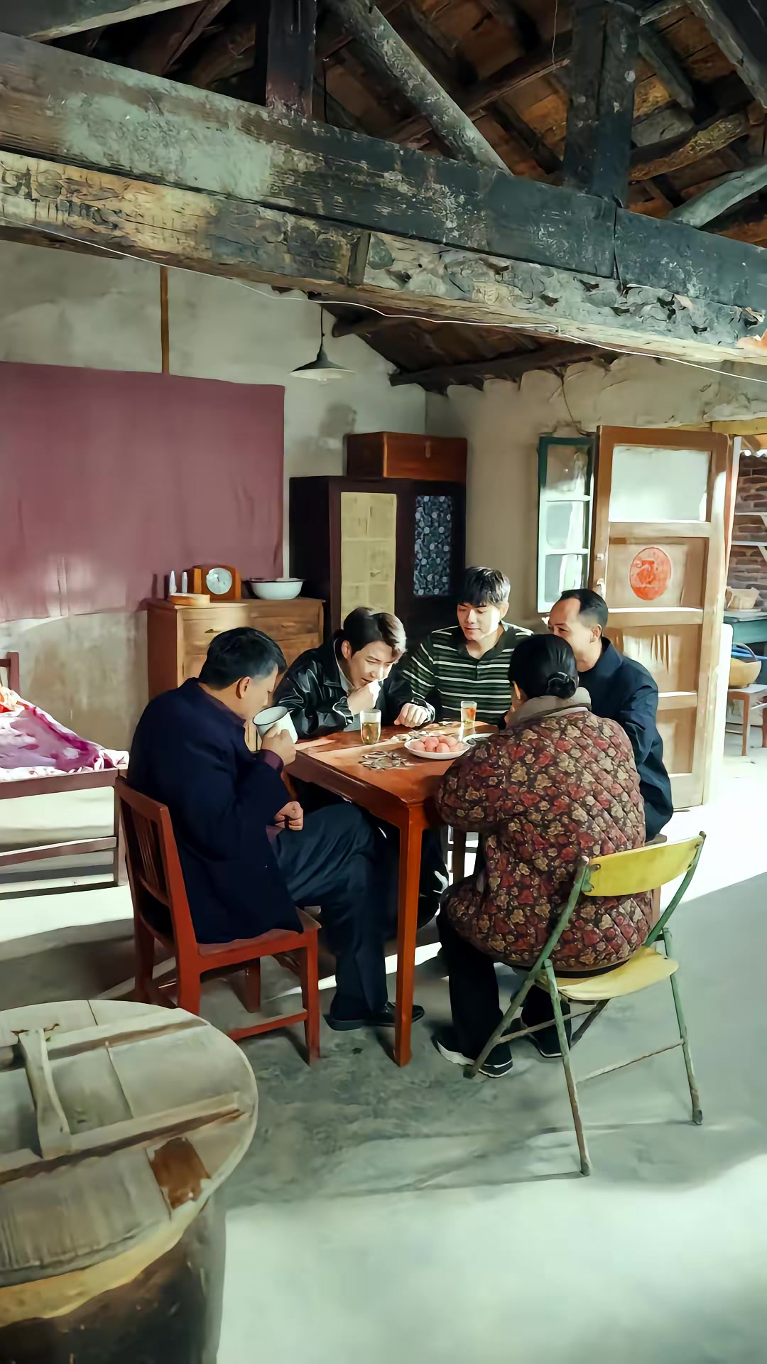 《暗金枭雄：开局踹翻恶组长》剧照