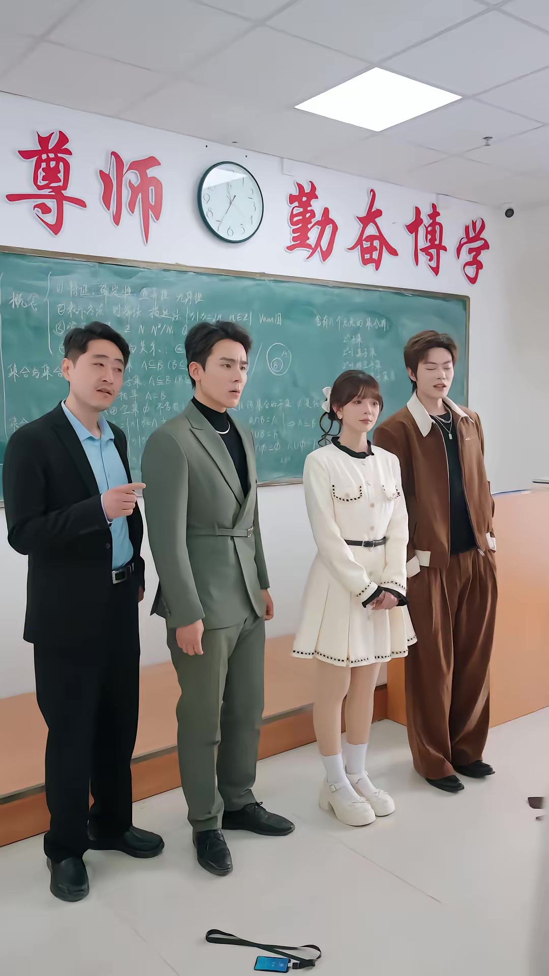 《苟在女配身邊當老大》劇照