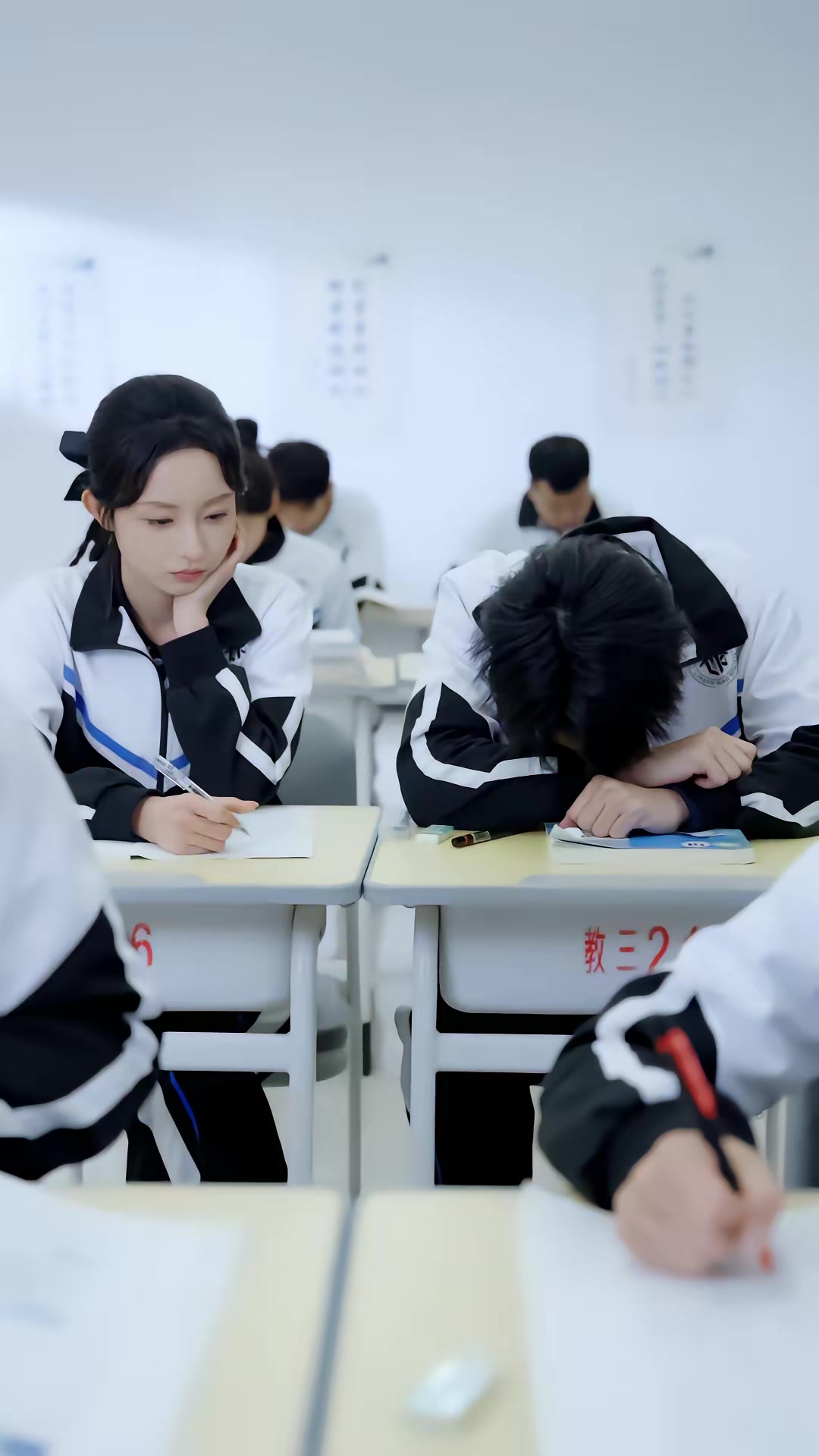 《重启十八岁，38岁系统弥补人生遗憾》剧照