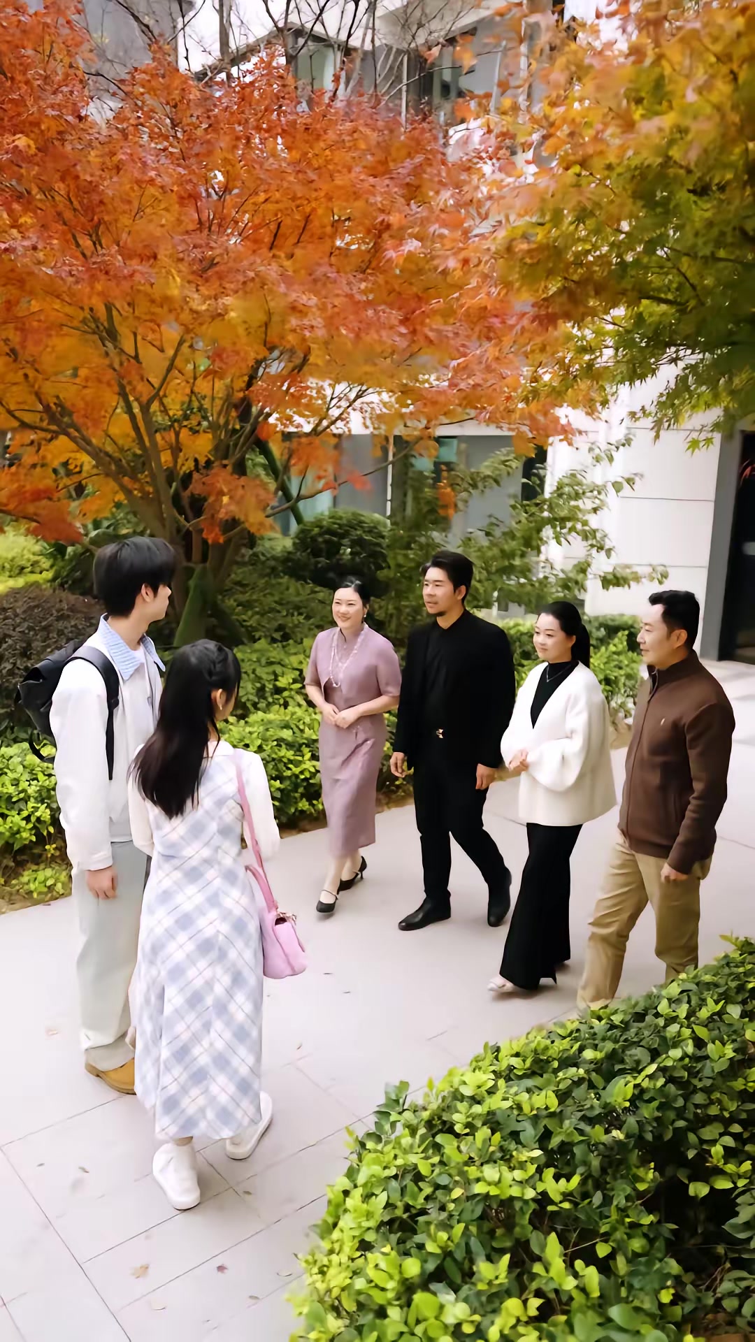 《傲嬌小青梅甜又黏，又在偷看我了》劇照