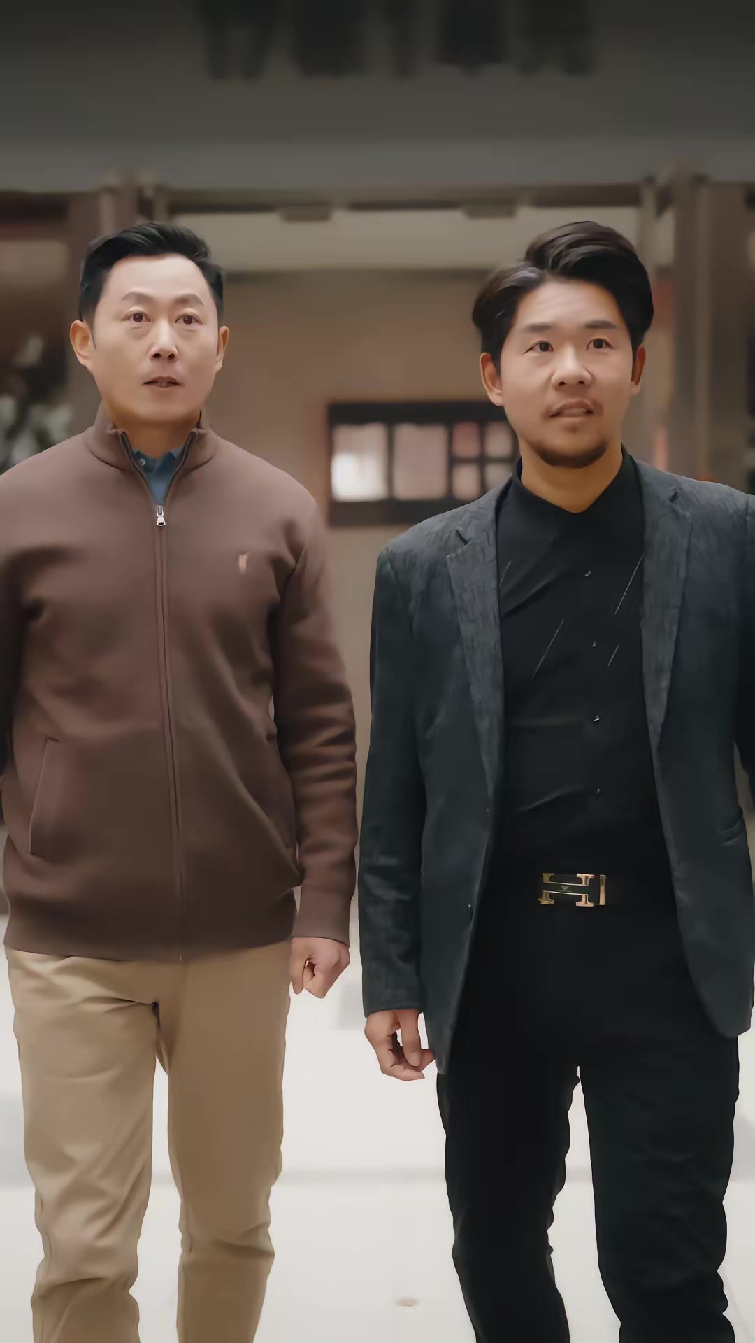 《傲嬌小青梅甜又黏，又在偷看我了》劇照