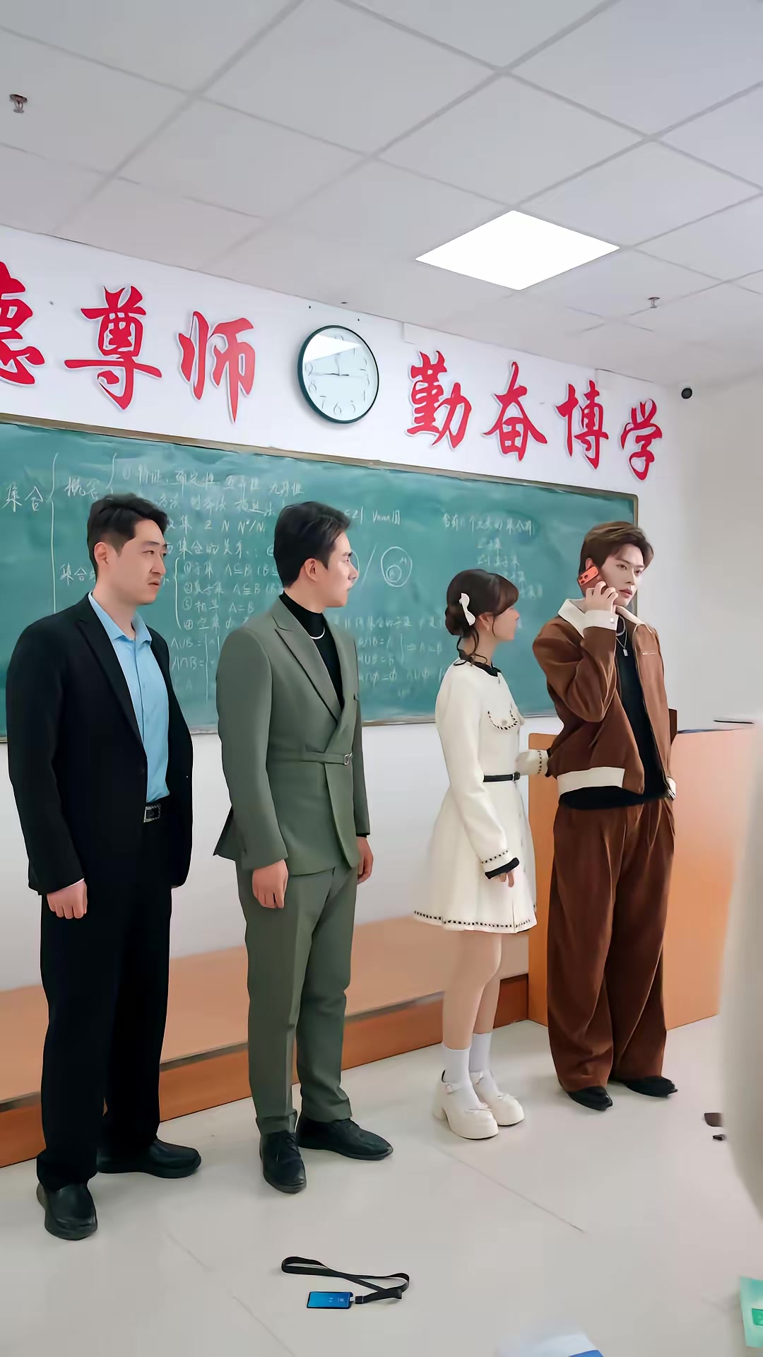 《苟在女配身邊當老大》劇照