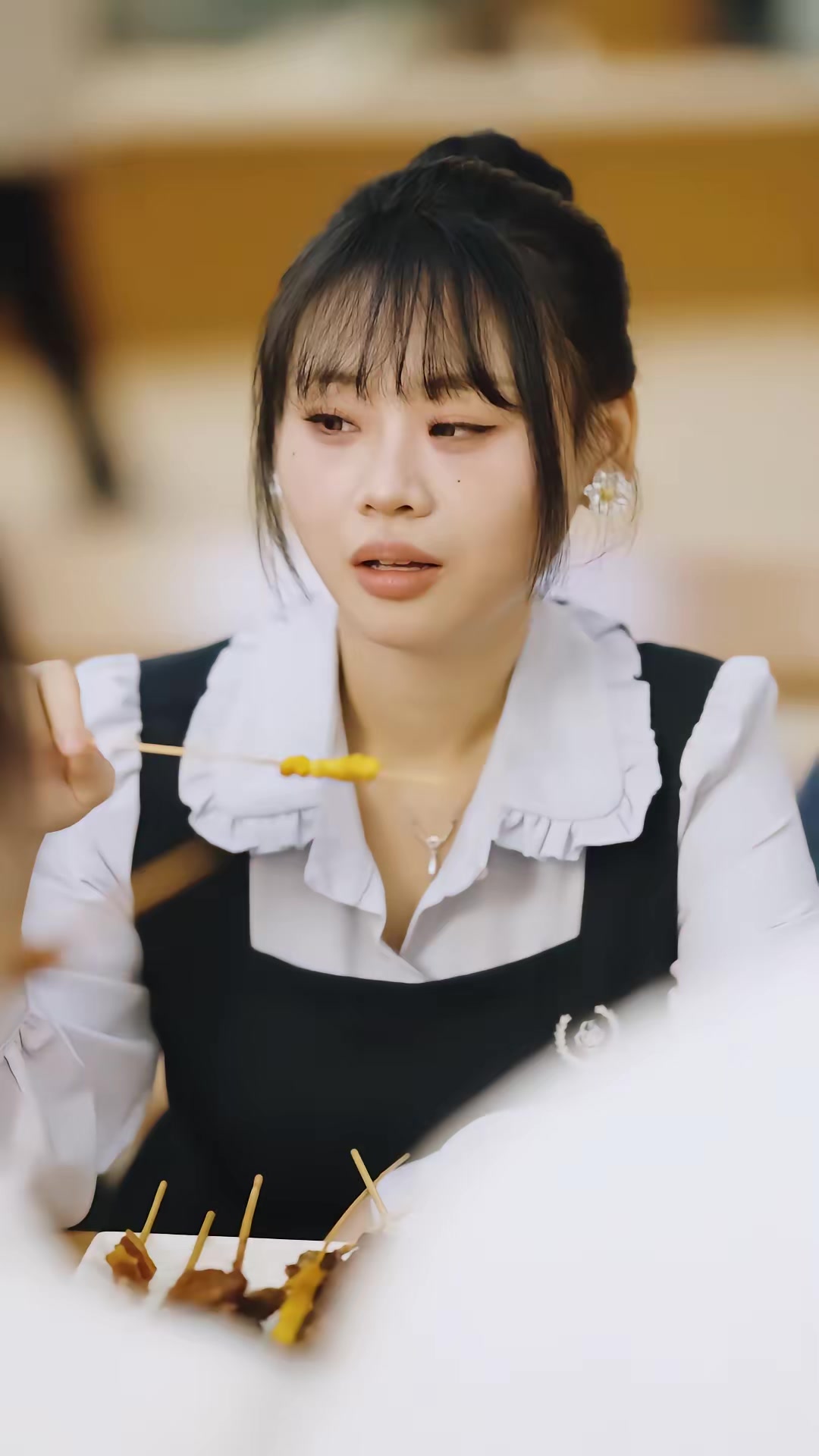 《傲嬌小青梅甜又黏，又在偷看我了》劇照