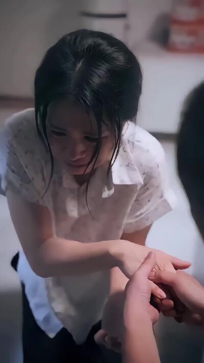 《柔肩挡雨护平安》剧照